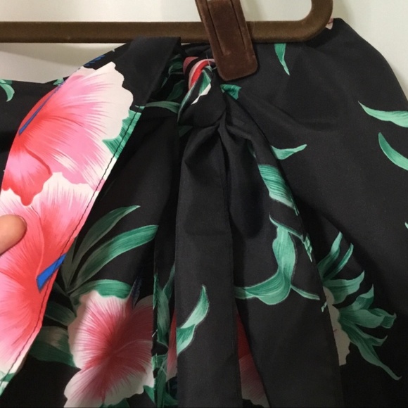 Vintage 60s 70s Helena’s Hawaiian Sarong Wrap Pareo Black w Red/Pink Hibiscus - Picture 5 of 10